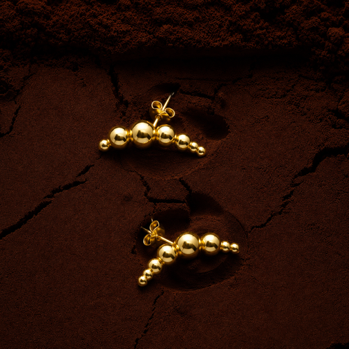 Bibi Studs graduated polished gold ball stud earrings with five spheres in ascending size on dark textured background – hypoallergenic non-tarnish waterproof stainless steel gold stud earrings
